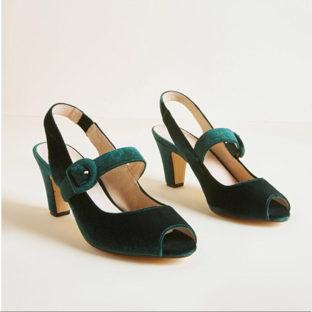 Chelsea Crew Emerald Green Velvet Mary Jane Heel